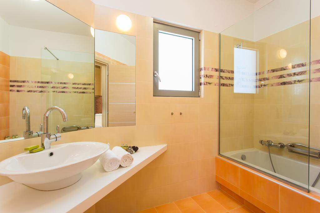 Deluxe Villa Ianthos - Outdoor Hot Tub & Kids Pool Gallos ภายนอก รูปภาพ