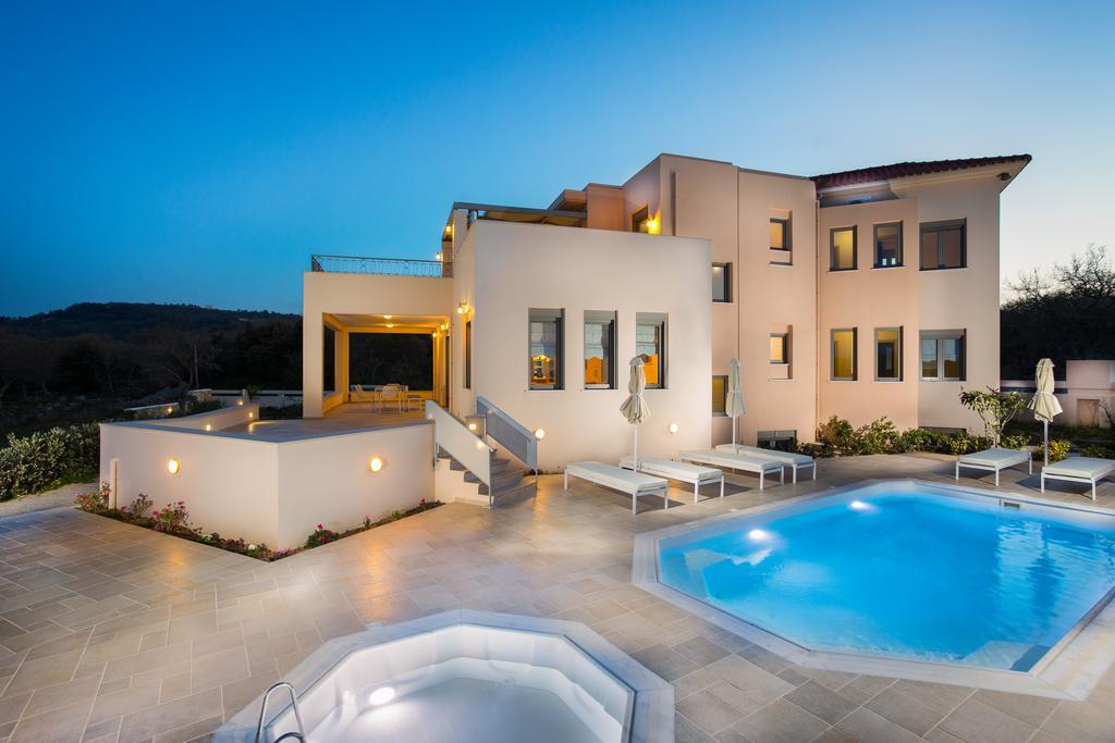 Deluxe Villa Ianthos - Outdoor Hot Tub & Kids Pool Gallos ภายนอก รูปภาพ