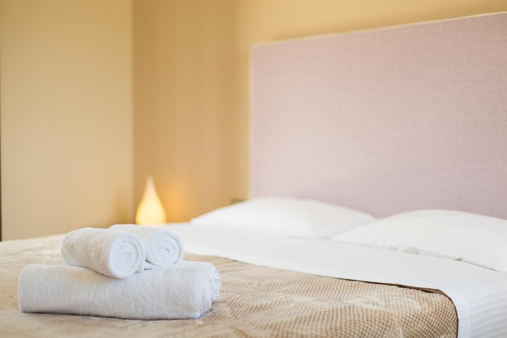 Deluxe Villa Ianthos - Outdoor Hot Tub & Kids Pool Gallos ภายนอก รูปภาพ