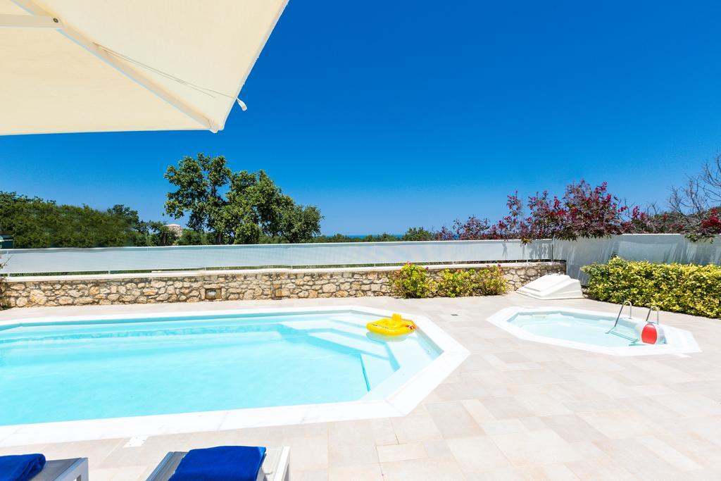 Deluxe Villa Ianthos - Outdoor Hot Tub & Kids Pool Gallos ภายนอก รูปภาพ