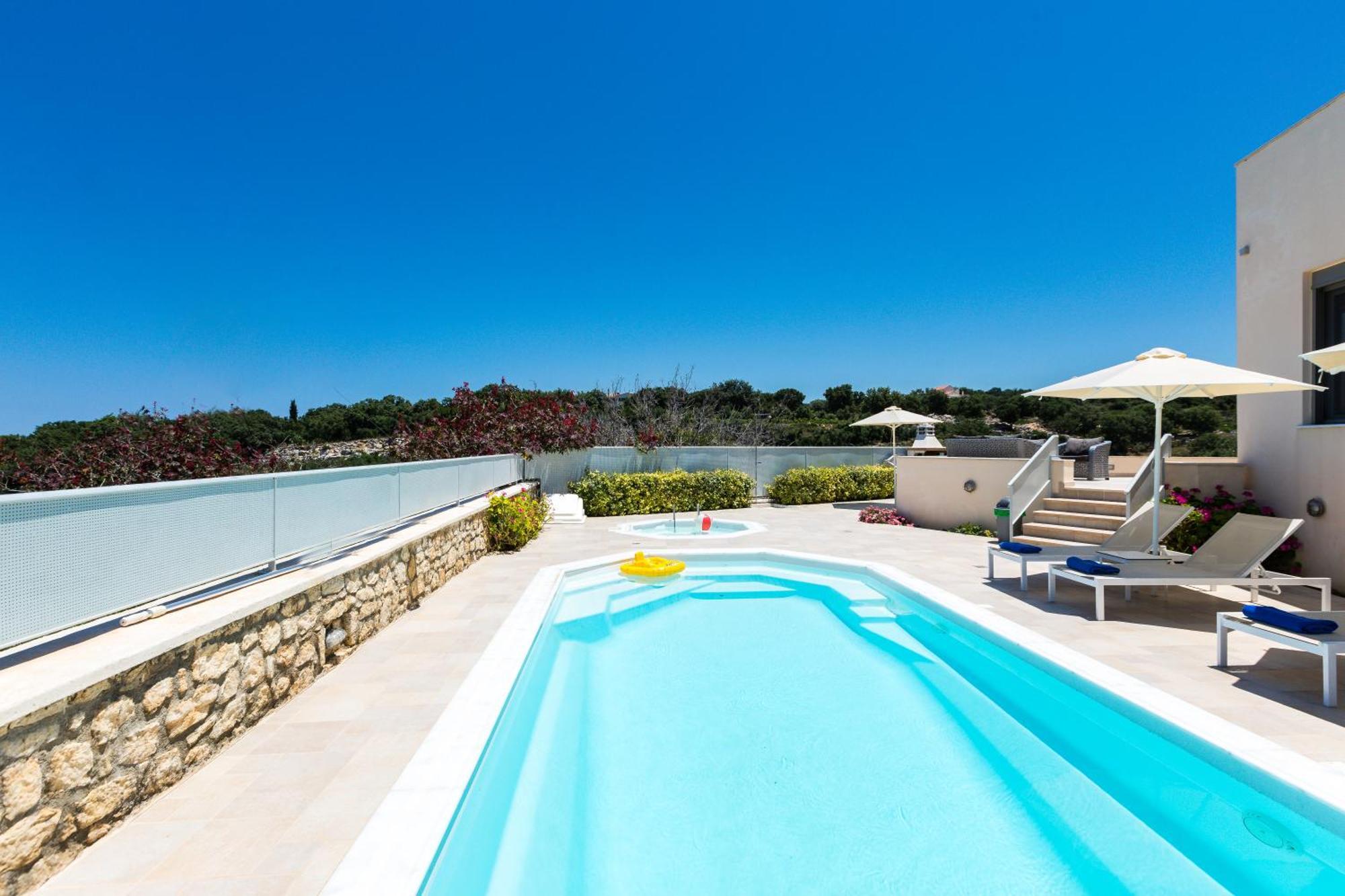 Deluxe Villa Ianthos - Outdoor Hot Tub & Kids Pool Gallos ภายนอก รูปภาพ
