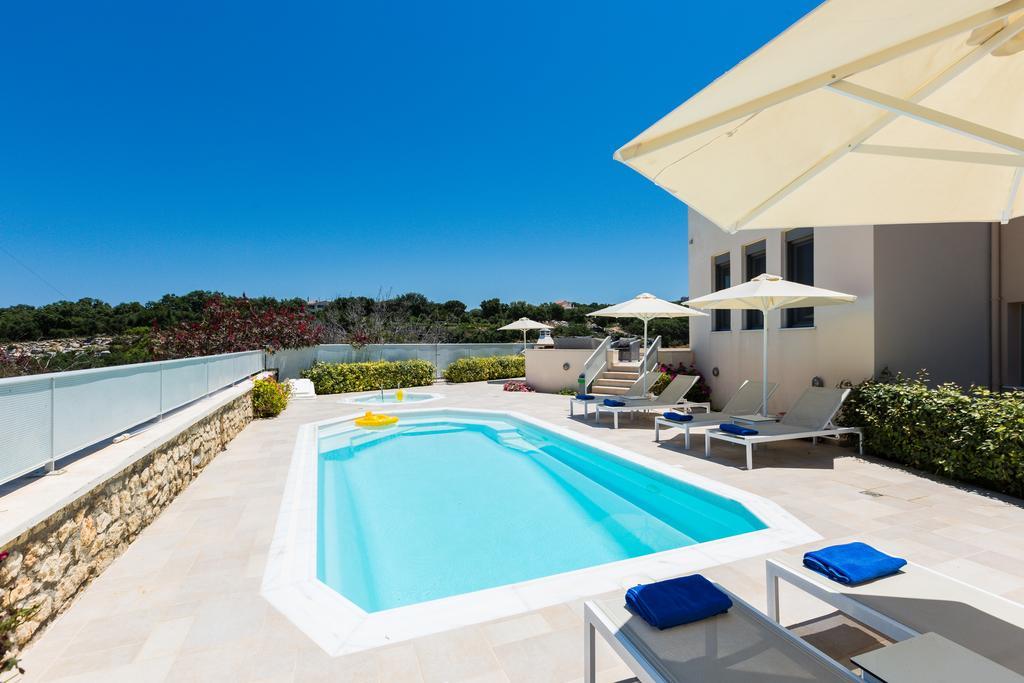 Deluxe Villa Ianthos - Outdoor Hot Tub & Kids Pool Gallos ภายนอก รูปภาพ