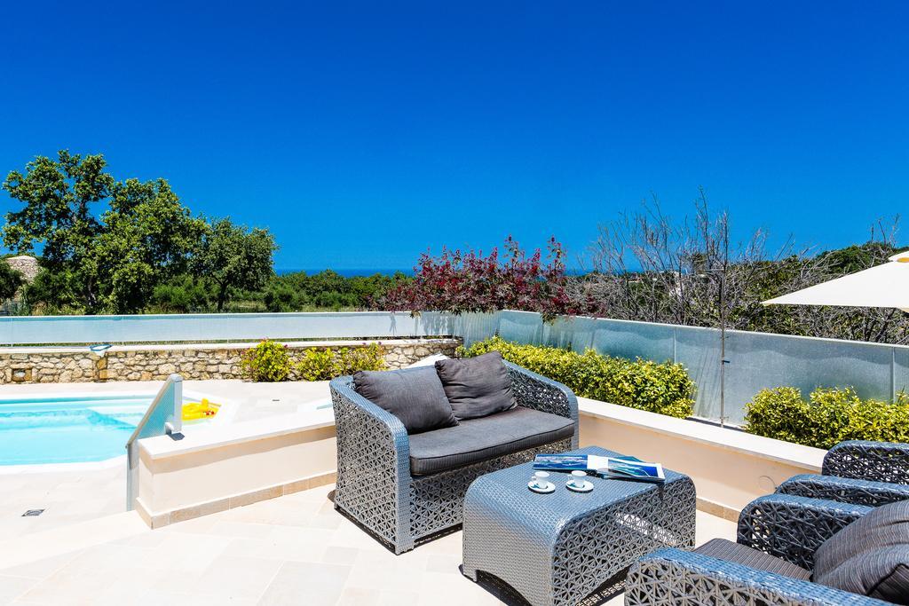 Deluxe Villa Ianthos - Outdoor Hot Tub & Kids Pool Gallos ภายนอก รูปภาพ